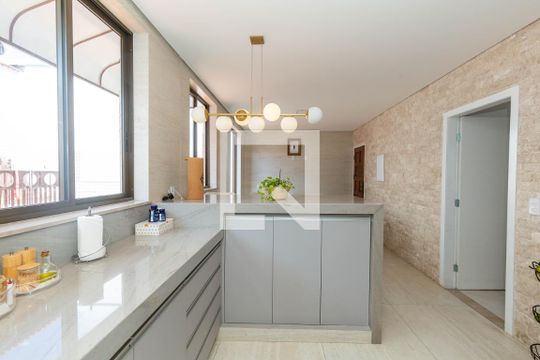 Cozinha de casa à venda com 6 quartos, 370m² em Alto Barroca, Belo Horizonte