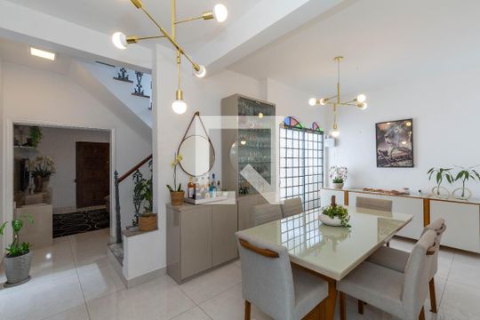 Sala de casa à venda com 6 quartos, 370m² em Alto Barroca, Belo Horizonte