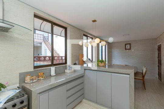 Cozinha de casa à venda com 6 quartos, 370m² em Alto Barroca, Belo Horizonte