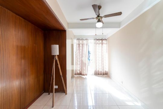 Suíte de casa para alugar com 3 quartos, 230m² em Vila Baruel, São Paulo