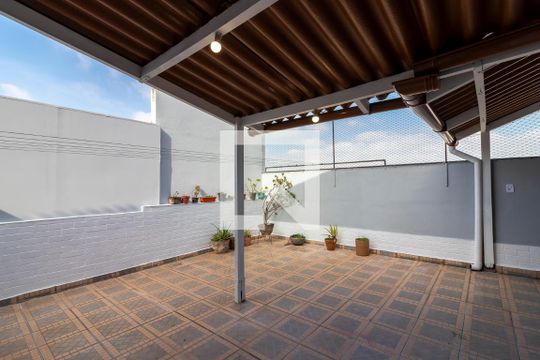 Quintal de casa para alugar com 3 quartos, 230m² em Vila Baruel, São Paulo