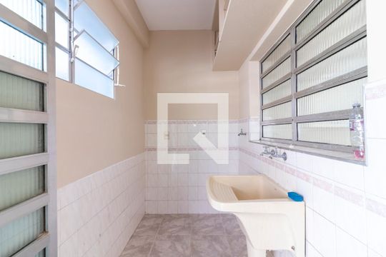Área de Serviço de casa para alugar com 3 quartos, 230m² em Vila Baruel, São Paulo