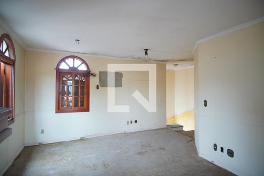 Sala de casa para alugar com 3 quartos, 650m² em São João, Porto Alegre