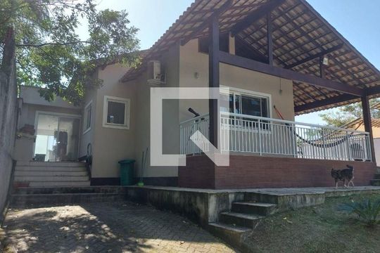 Casa à venda com 3 quartos, 119m² em Itaipu, Niterói