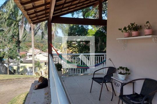 Casa à venda com 3 quartos, 119m² em Itaipu, Niterói