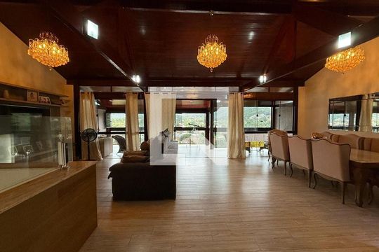 Casa à venda com 4 quartos, 450m² em Maravista, Niterói