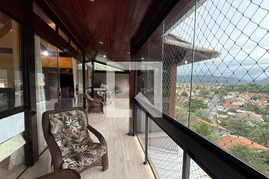 Casa à venda com 4 quartos, 450m² em Maravista, Niterói