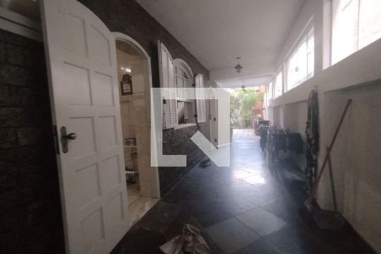 Casa à venda com 3 quartos, 150m² em Santa Rosa, Niterói