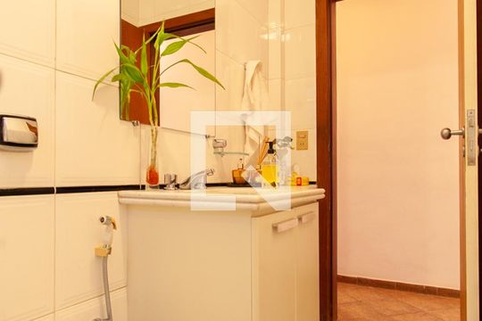 Banheiro Social 2 de casa à venda com 4 quartos, 992m² em Estoril, Belo Horizonte
