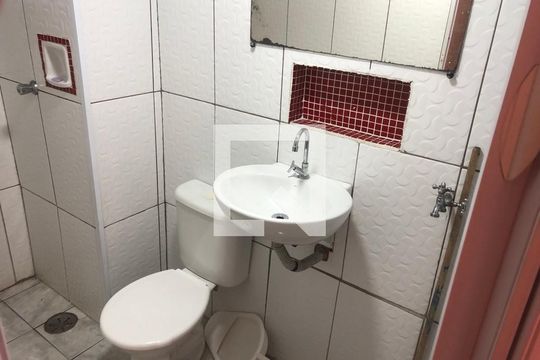 Banheiro Social de apartamento à venda com 2 quartos, 37m² em Conjunto Residencial José Bonifácio, São Paulo