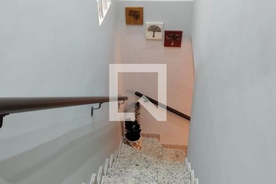 Escada de casa à venda com 3 quartos, 120m² em Parque das Nações, Santo André