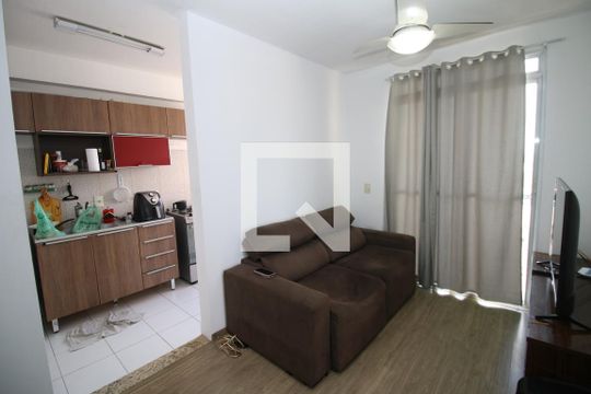 Sala de apartamento para alugar com 2 quartos, 45m² em Parada de Lucas, Rio de Janeiro