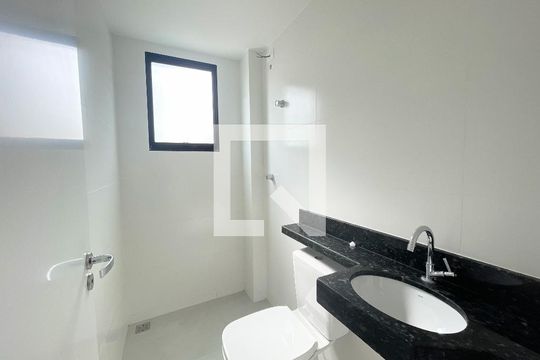 Banheiro  de apartamento à venda com 2 quartos, 50m² em Jardim Atlântico, Belo Horizonte