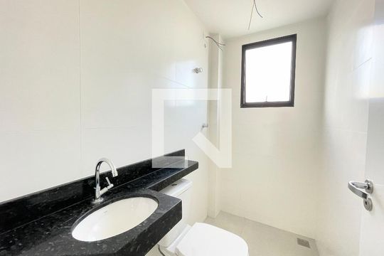 Banheiro social de apartamento à venda com 2 quartos, 48m² em Jardim Atlântico, Belo Horizonte