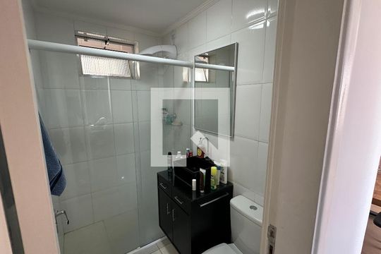 Banheiro de apartamento para alugar com 2 quartos, 66m² em Cambuí, Campinas