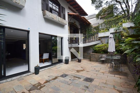 Área Externa de casa à venda com 6 quartos, 420m² em Santo Antônio, Belo Horizonte