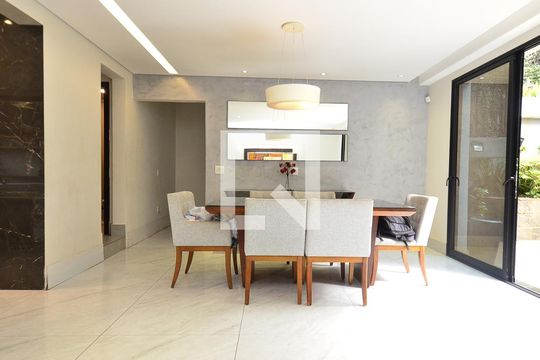 Sala de casa à venda com 6 quartos, 420m² em Santo Antônio, Belo Horizonte