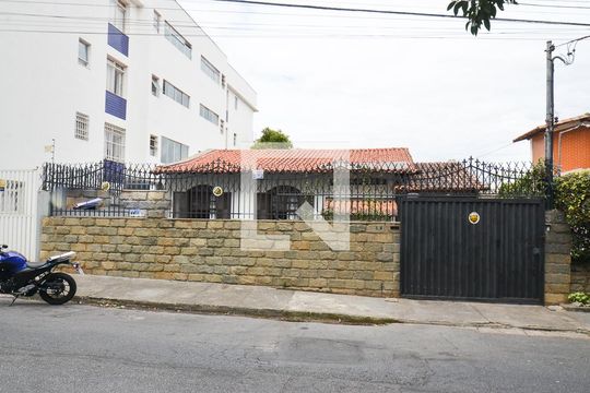 Fachada de casa à venda com 6 quartos, 420m² em Santo Antônio, Belo Horizonte