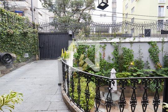 Garagem de casa à venda com 6 quartos, 420m² em Santo Antônio, Belo Horizonte