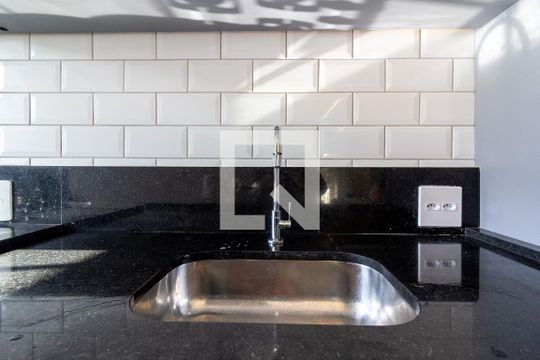 Cozinha de apartamento para alugar com 2 quartos, 44m² em Usina Piratininga, São Paulo