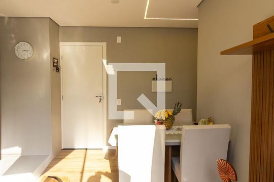 Sala de apartamento para alugar com 2 quartos, 44m² em Usina Piratininga, São Paulo