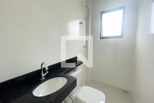 Banheiro social de apartamento à venda com 2 quartos, 100m² em Jardim Atlântico, Belo Horizonte