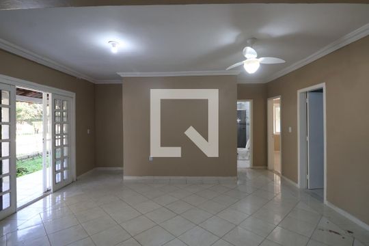 Sala 1 de casa à venda com 3 quartos, 348m² em Harmonia, Canoas