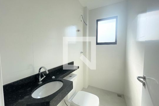 Banheiro social de apartamento à venda com 2 quartos, 49m² em Jardim Atlântico, Belo Horizonte