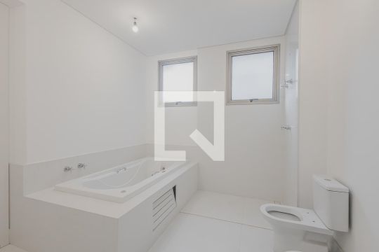 Banheiro 2 da Suíte 3 de apartamento à venda com 3 quartos, 270m² em Jardim Paulista, São Paulo