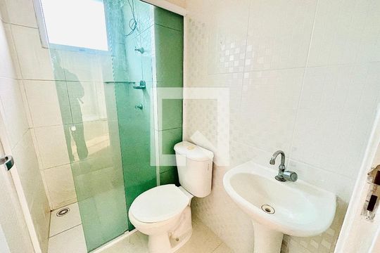 Banheiro Social de apartamento para alugar com 2 quartos, 51m² em Rio Cotia, Cotia