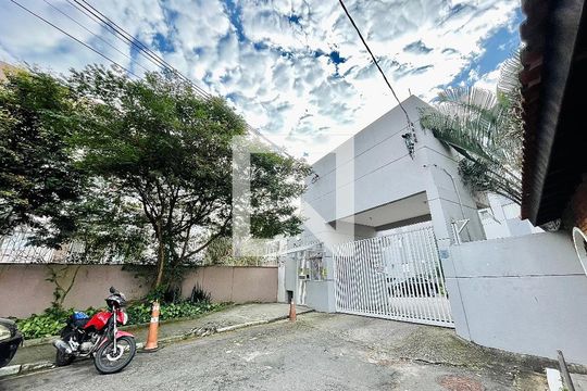 Vista da Rua de apartamento para alugar com 2 quartos, 51m² em Rio Cotia, Cotia