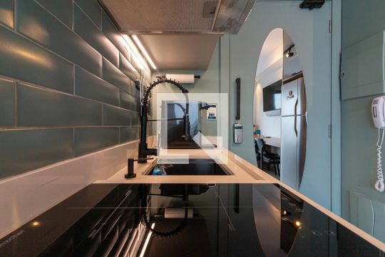 Cozinha de apartamento à venda com 1 quarto, 27m² em Vila Nova Conceição, São Paulo
