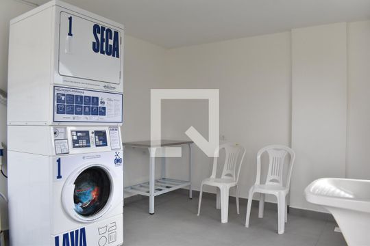 Área comum - Lavanderia de kitnet/studio para alugar com 1 quarto, 20m² em Centro, Curitiba