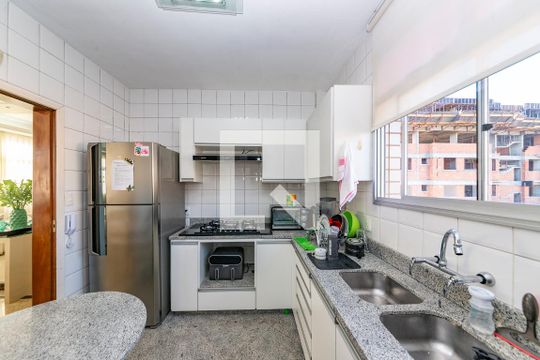 Cozinha de apartamento à venda com 5 quartos, 282m² em Coração Eucarístico, Belo Horizonte