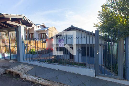 Fachada de casa à venda com 3 quartos, 125m² em Vila Nova, Novo Hamburgo