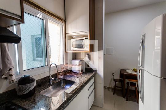 Cozinha de apartamento à venda com 2 quartos, 108m² em Vila Lucinda, Santo André
