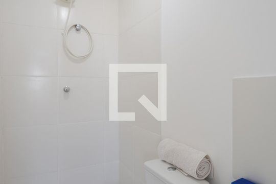 Banheiro de kitnet/studio para alugar com 1 quarto, 18m² em Casa Verde Alta, São Paulo