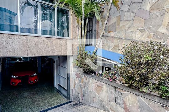 Garagem de casa à venda com 3 quartos, 186m² em Vila Bertioga, São Paulo