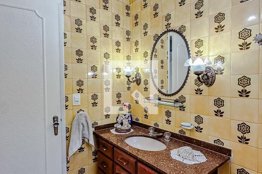 Lavabo de casa à venda com 3 quartos, 186m² em Vila Bertioga, São Paulo