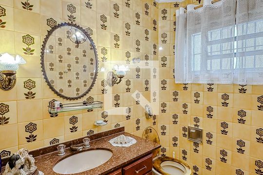 Lavabo de casa à venda com 3 quartos, 186m² em Vila Bertioga, São Paulo