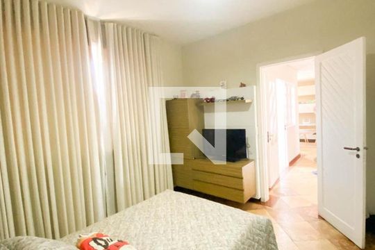 Casa à venda com 3 quartos, 330m² em Copacabana, Belo Horizonte