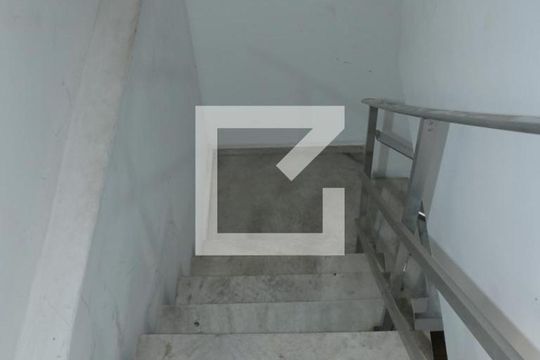 Escada de apartamento para alugar com 2 quartos, 85m² em Centro, Nova Iguaçu