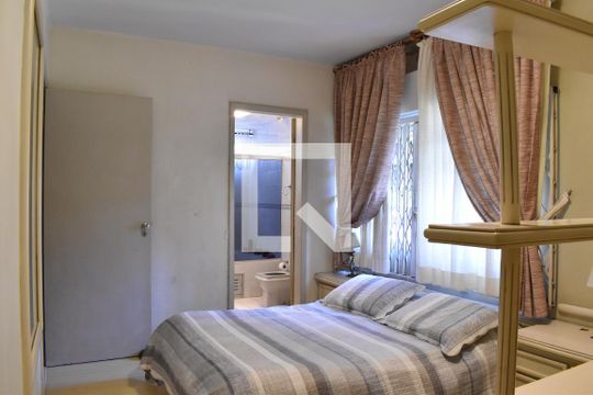 Suíte de apartamento para alugar com 3 quartos, 200m² em Batel, Curitiba