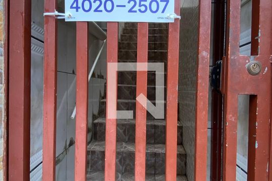Fachada de casa para alugar com 1 quarto, 53m² em Vila Robertina, São Paulo