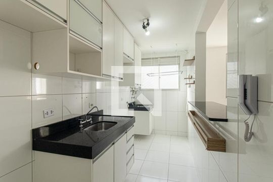 Cozinha e Área de Serviço de apartamento para alugar com 2 quartos, 46m² em Santa Cândida, Curitiba