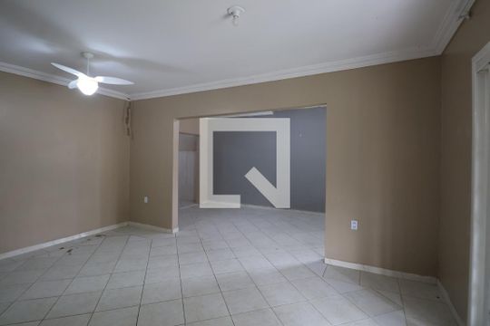 Sala 1 de casa à venda com 3 quartos, 350m² em Harmonia, Canoas