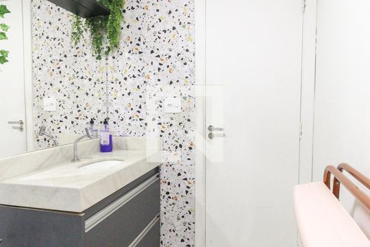 Banheiro de apartamento à venda com 2 quartos, 65m² em Cidade Líder, São Paulo