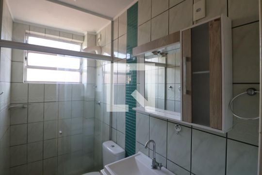 Banheiro de apartamento à venda com 2 quartos, 75m² em Centro, Canoas