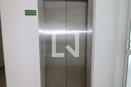 Elevador de apartamento para alugar com 2 quartos, 82m² em Jardim das Colinas, São José dos Campos