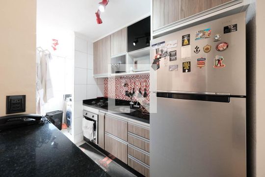 Cozinha de casa para alugar com 2 quartos, 100m² em Jardim Santa Teresinha, São Paulo